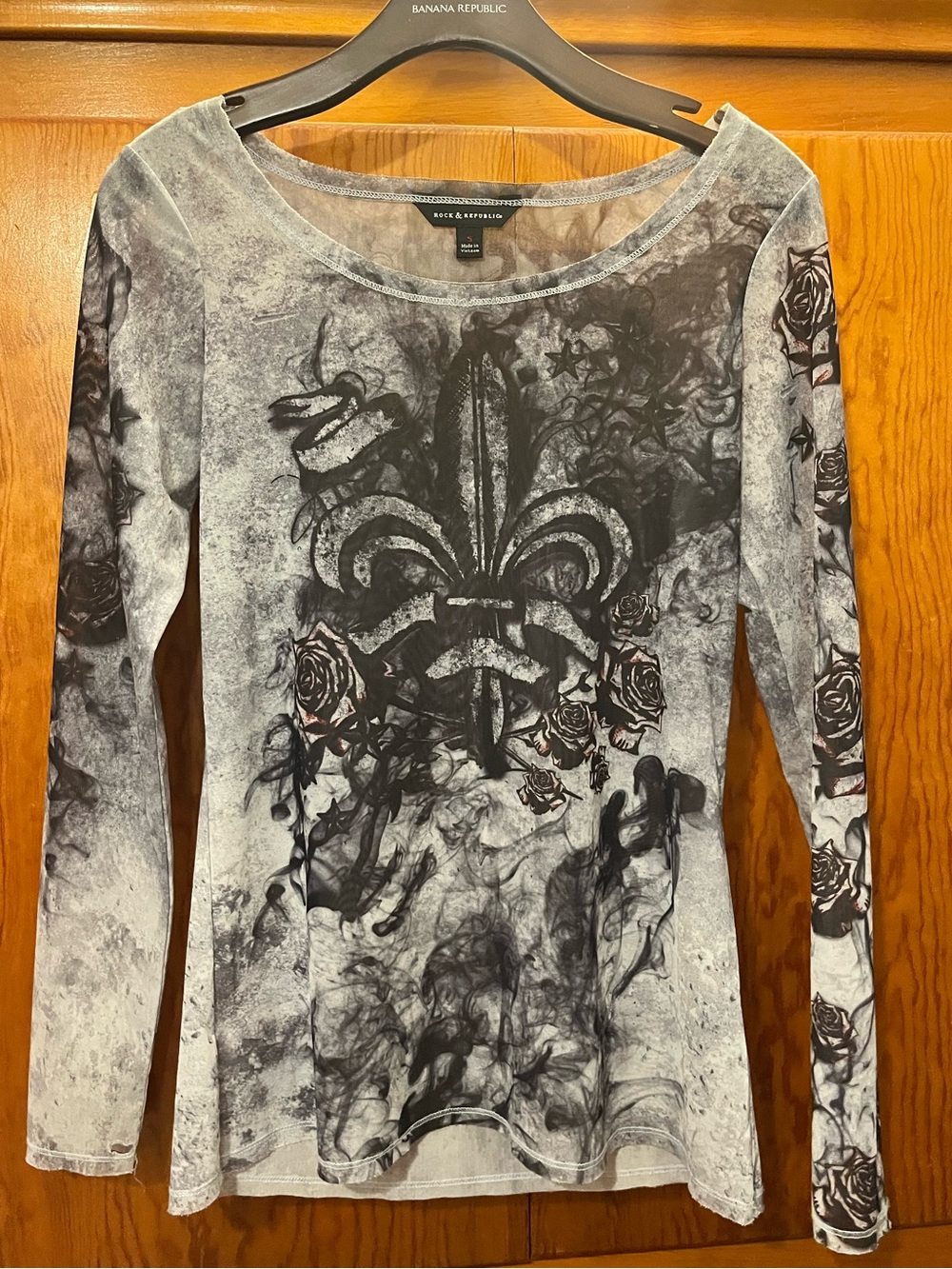 Rock & Republic Black and White Graphic Long-Sleeve Tee